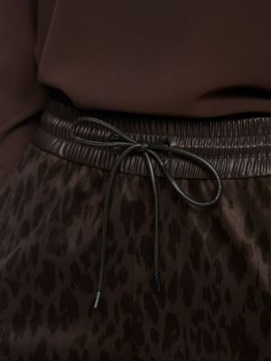  697 seal brown